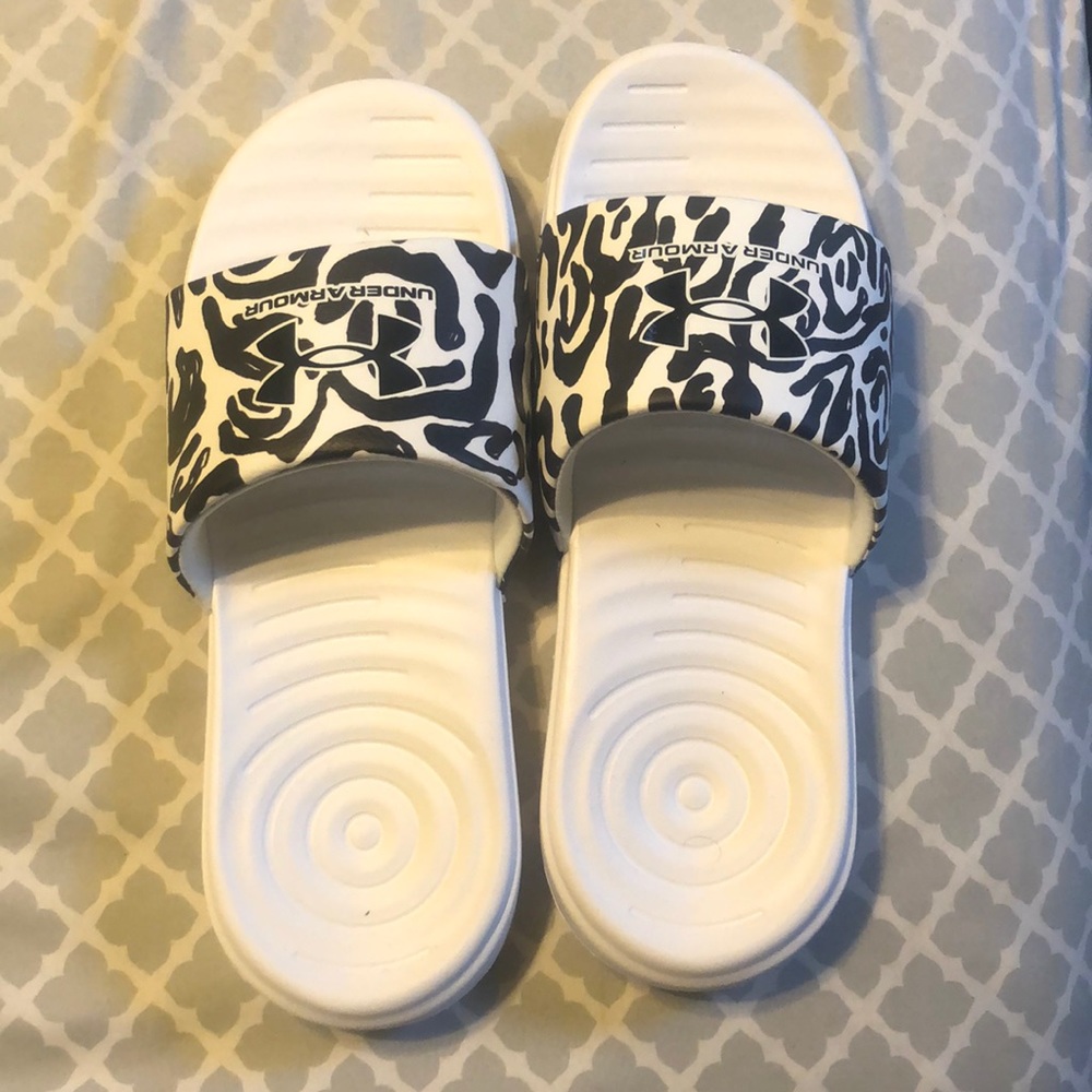 Under armor slides. Worn once.